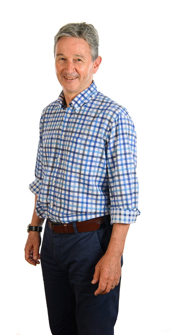 Dr Chris Renfrew (m)